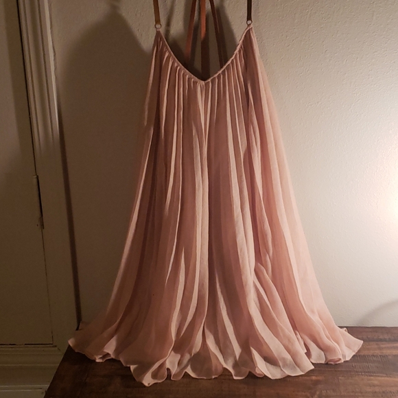 BCBGMaxAzria Dresses & Skirts - BCBG MAXAZRIA pleated dress.